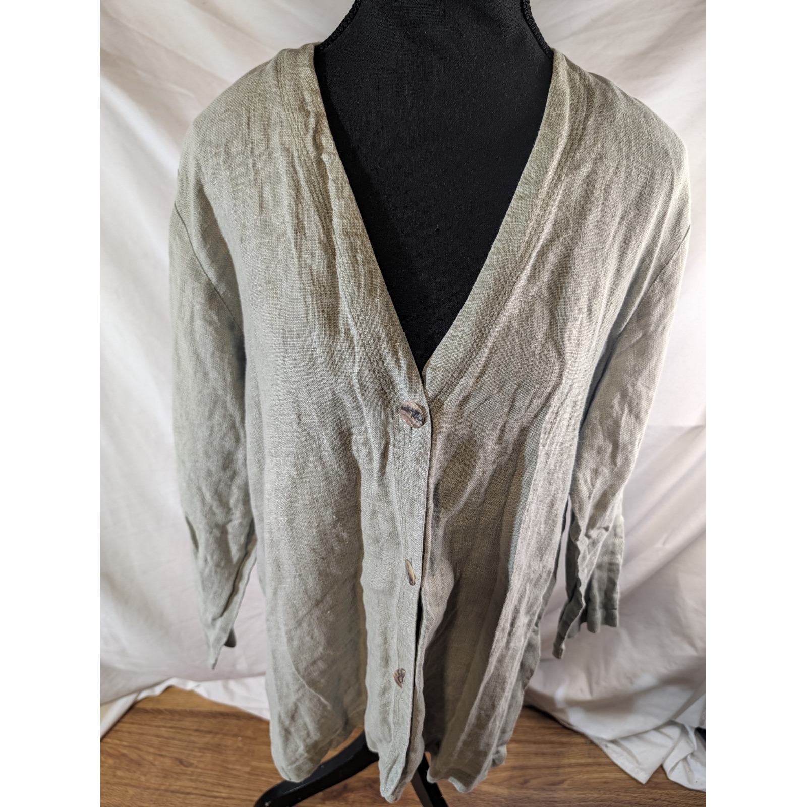 Worlds Apart Lexington Ky 100 Line Green Button Down